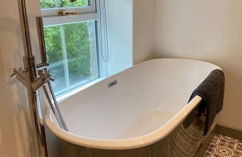 Corris House | Idyllic cottage by the River