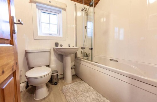 Ffestiniog Cabin | Brenin 3 Bedroom rural wood Lodge nr Coed y Brenin