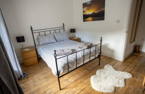 Snowdonia National Park Cottage | Fabulous hot tub cottage with Snowdon views!