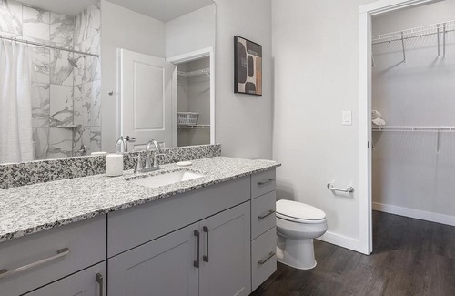 Spring Branch East Apartment | Modern Apartment in Prime Location (ID1403X427)