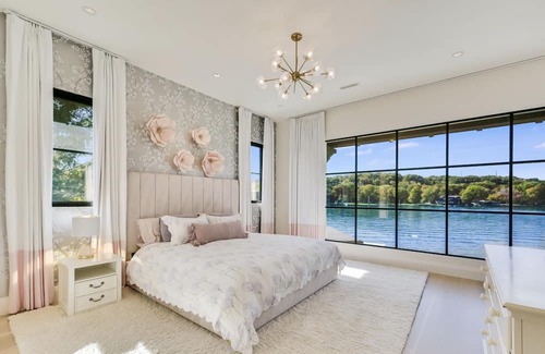 Austin House | Austin Lakehouse Retreat