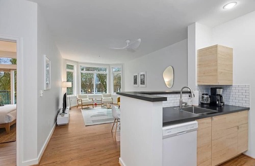 Belltown Apartment | Belltown's Flower Moon, near The Space Needle