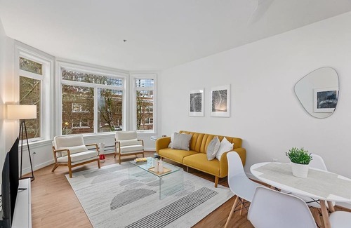 Belltown Apartment | Belltown's Flower Moon, near The Space Needle