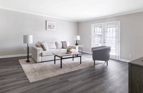 Homewood Apartment | Modern Apartment in Prime Location (ID1403X449)