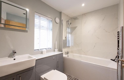 Newton St Loe House | 5 BEDROOM Stunning House Close To Bath Centre
