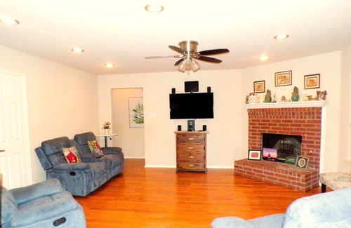 Wylie House | Beautiful 5 Bedroom / 3 Bathroom Home in a gorgeous resort type community