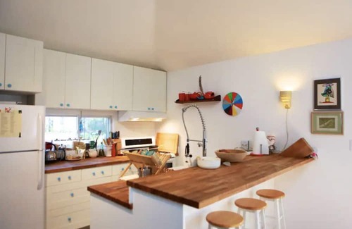 Clearwater Beach House | Sun Drenched East Hampton Springs Retreat with Private Beach Pass