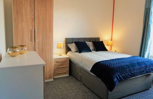 Kettering House | 5 Bed town house in Kettering town centre