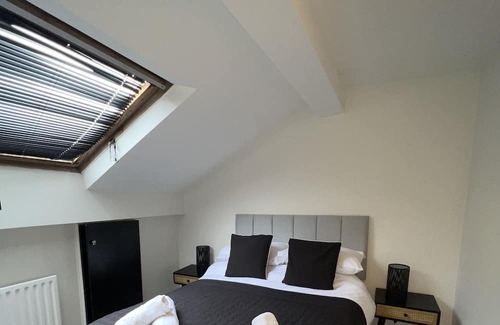 Douglas Apartment | Large 3 Storey Home From Home Apartment