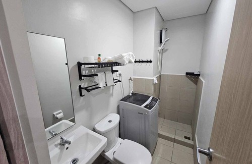 Marilao Condo | 5 minutes to SM Marilao! Family-size condo with Smart Tv for Netflix.