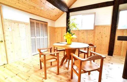 Kofu-cho RV Rental | White walled log cottage 10 people Swing ope / Maniwa City Okayama