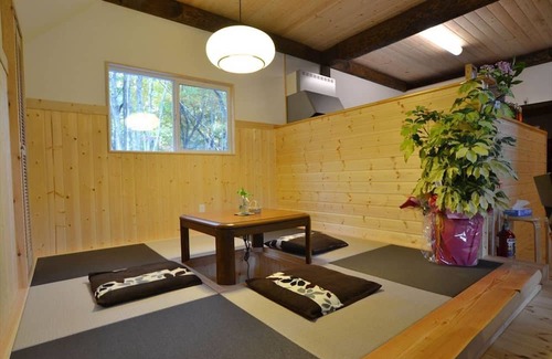 Kofu-cho RV Rental | White walled log cottage 10 people Swing ope / Maniwa City Okayama