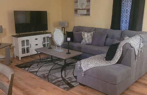 Selma House | Cozy Townhome close to historic downtown