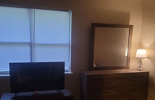 Selma House | Cozy Townhome close to historic downtown