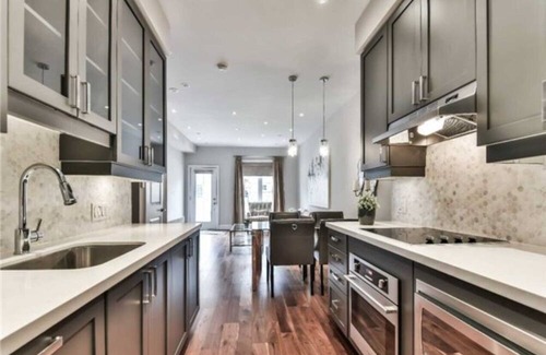 Lawrence Park Villa | Immaculate 3Br+3Ba Executive Townhouse