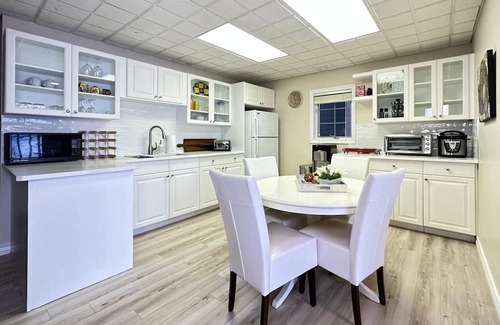Rochon Sands House | Buffalo Lake Private Beach & Backyard KingBD