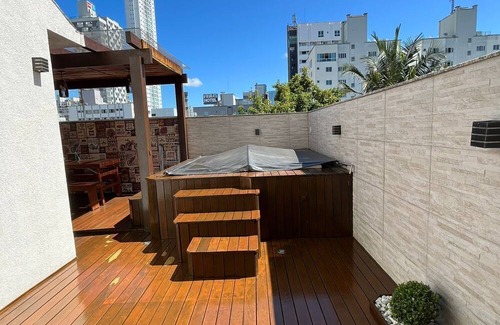 Nacoes Apartment | Lindo Apartamento, Região Central, rua Reta mar e Jacuzzi Privativa!