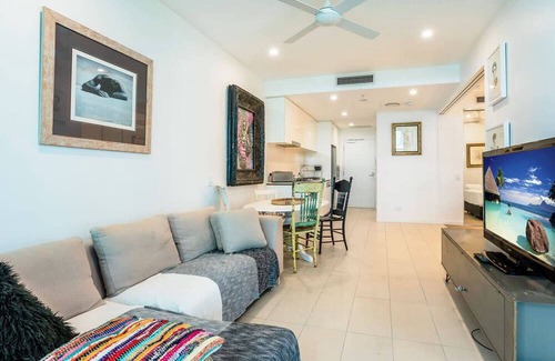 Newstead Apartment | Stylish Newstead Retreat: 2-Bed, Pool, Gym