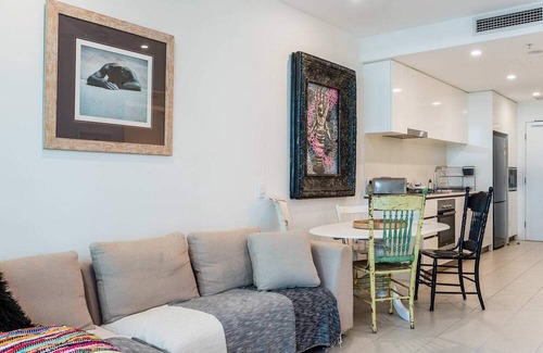 Newstead Apartment | Stylish Newstead Retreat: 2-Bed, Pool, Gym