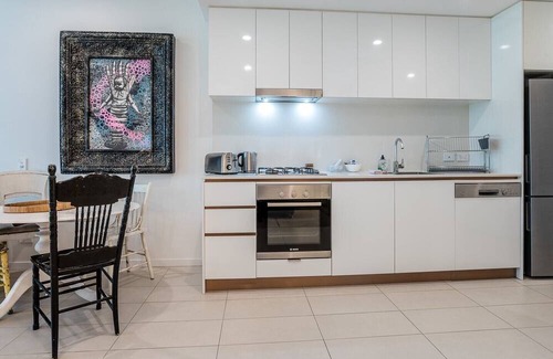 Newstead Apartment | Stylish Newstead Retreat: 2-Bed, Pool, Gym