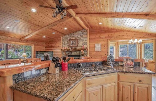 Castle Glen Estates Cabin | BearBrae - Lux LogHome + Hot Tub & Game Room