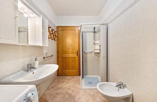 Croviana Apartment | Apartment "Casa Bluesky" with Mountain View, Private Garden & Wi-Fi