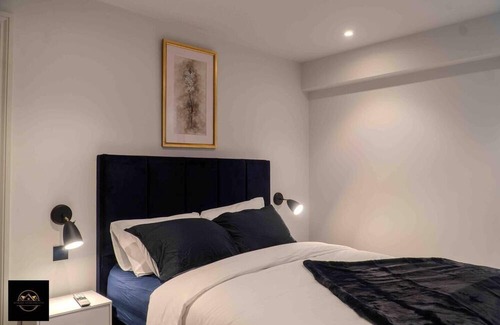 Trafford Apartment | Lovely 3-Bed Apartment in Altrincham
