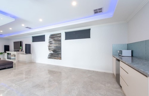 Hocking House | 8 Bedroom Whole House + Sauna and Spa