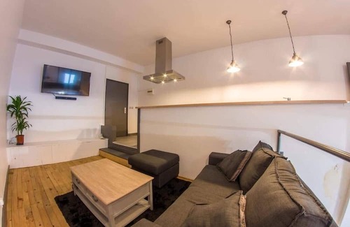 Serin Apartment | Joli loft atypique - Métro Valmy