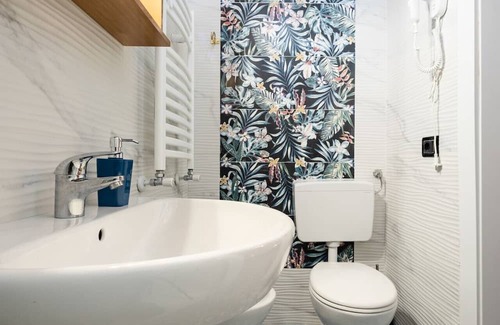 Est Apartment | Stanza Glicine - Villa Angelina - Pet Friendly