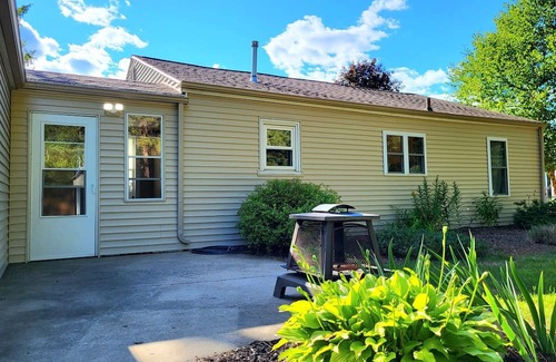 Midland House | Cozy Small Town Connect with Nature
