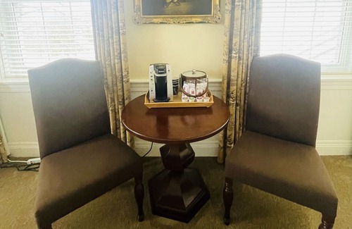 Clemmons Apartment | Clemmons Room queen - Non- Smoking- No Pet