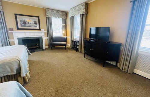 Clemmons Apartment | Lusting Room 2queen - Non- Smoking- No Pet