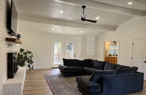 Pittsburg House | Freshly renovated modern 4 bd+3 ba home just 2 miles from hospital and college!