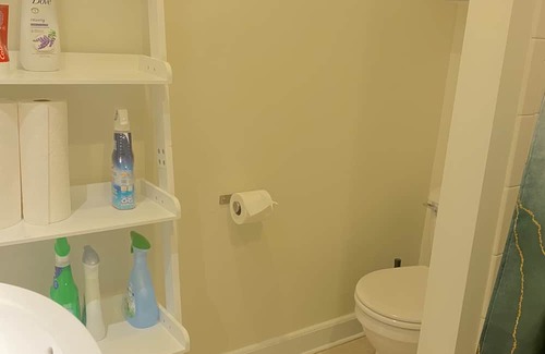 Pendleton Condo | Peaceful Getaway Queen Bed & Free Heated Garage Parking