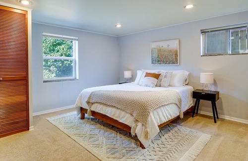 Seaview Apartment | Charming & Cozy Seattle Apartment w/ Fireplace!