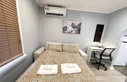 Warwick Farm House | Cosy home in Central Liverpool walking to train, bus, shops and restaurants