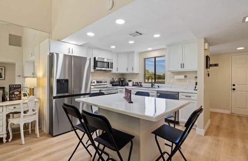 Palm Desert Apartment | Casa Amiga: Gated Community + Pool + Golf