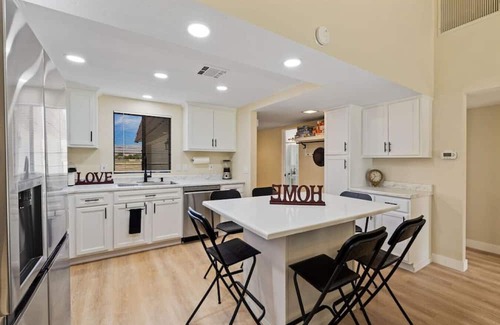 Palm Desert Apartment | Casa Amiga: Gated Community + Pool + Golf