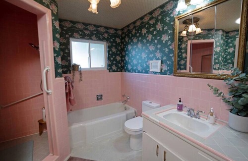 Wellington House | Nine Mile Ranch | 4BR, Views, Fireplace, Office
