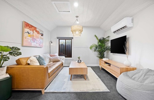 Ballarat East Cottage | Meet Maggie May, the cutest renovated 1850s miners cottage, close to attractions