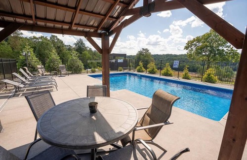 New Plymouth House | Serenity Ridge Scenic Luxury Log Estate Getaway