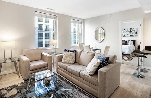 Downtown Washington D.C. House | Upscale 2BR | Full Kitchen + Laundry | Near Hospital