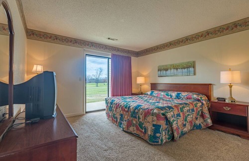 Lake Tansi Condo | Crown Resorts Lake Tansi West 2 Bedroom, 2 Bathroom Condo w/ 1 King, 2 Full Beds
