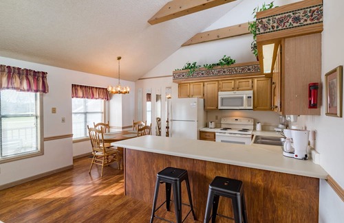 Lake Tansi Condo | Crown Resorts Lake Tansi West 2 Bedroom, 2 Bathroom Condo w/ 1 King, 2 Full Beds