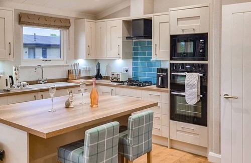 Sturton By Stow Cabin | 2 bedroom accommodation in Thorney, Nr Lincoln