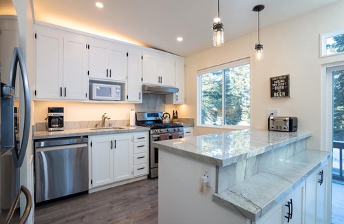 Carnelian Bay House | Dog Friendly Home Near Hiking/Biking Trails and Ski Resorts, EV charger