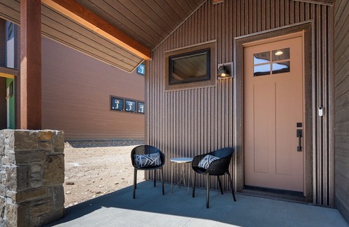 Silvercreek House | Brand New Lux Ski in/out Granby, Hot Tub, A/C!
