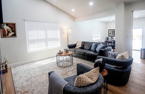 Old Seminole Heights House | 4-bedroom vacation home near Tampa Riverwalk - 6-minute drive