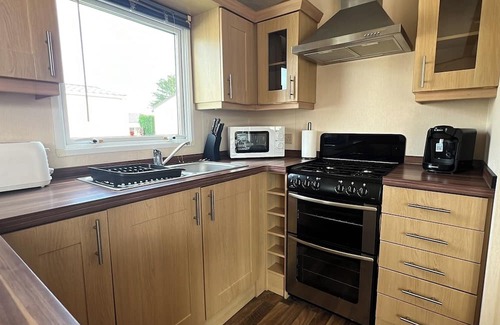 Hopton Ski Chalet | 3 Bedroom, 6 Berth, Dog Friendly, Holiday Home